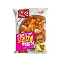 Load image into Gallery viewer, Cripsy Sweet &amp; Spicy Tteokbokki
